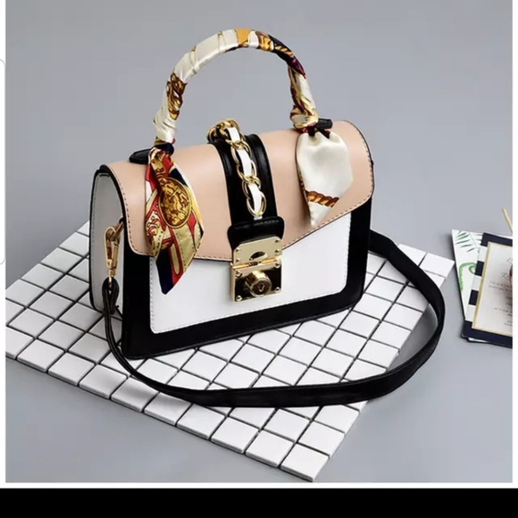 Elegant leather Shoulder/ crossbody purse - Picture 3 of 3